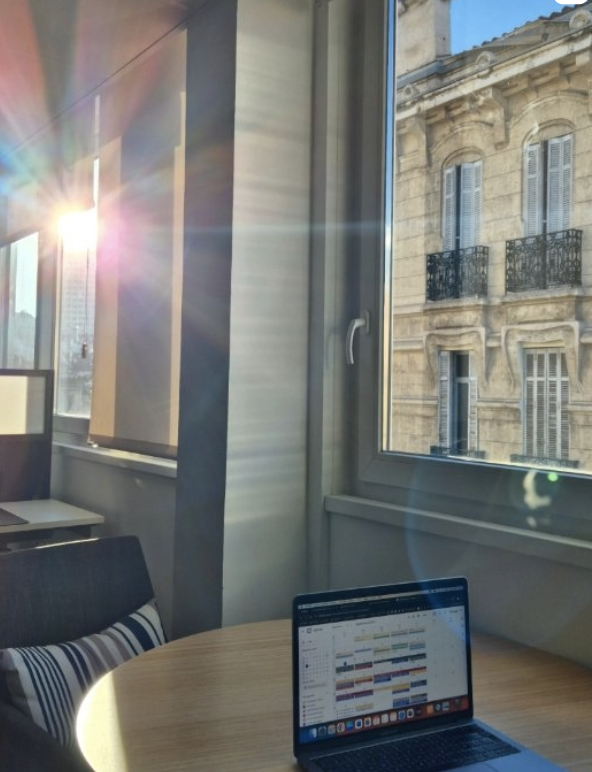 Coworking poste nomade au Centre Atlas Marseille Coworking poste nomade au Centre Atlas Marseille